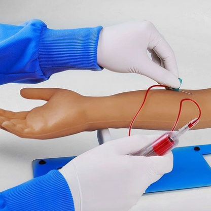 Brazo de entrenamiento de acceso intravenoso y arterial pediátrico de 5 años